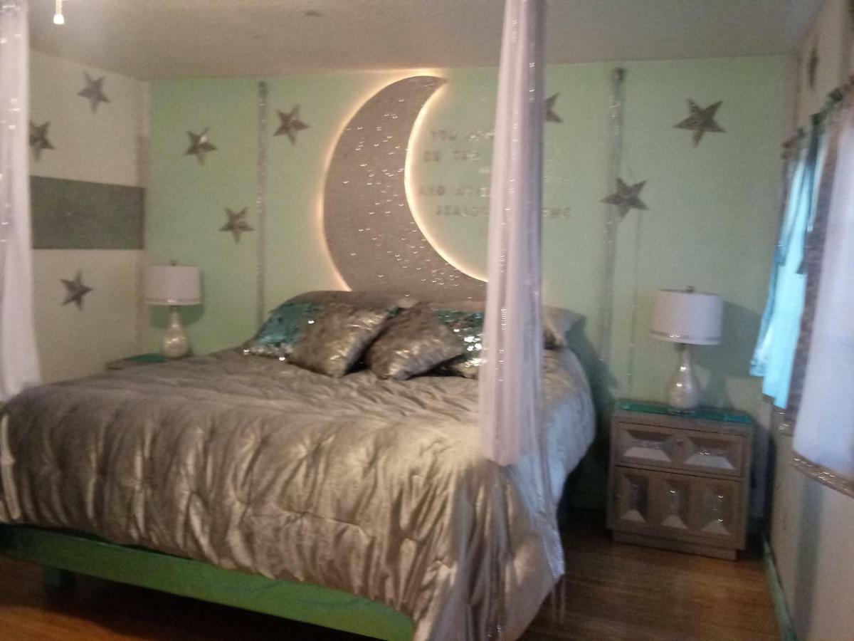 Crescent Moon Motel Bagian luar foto