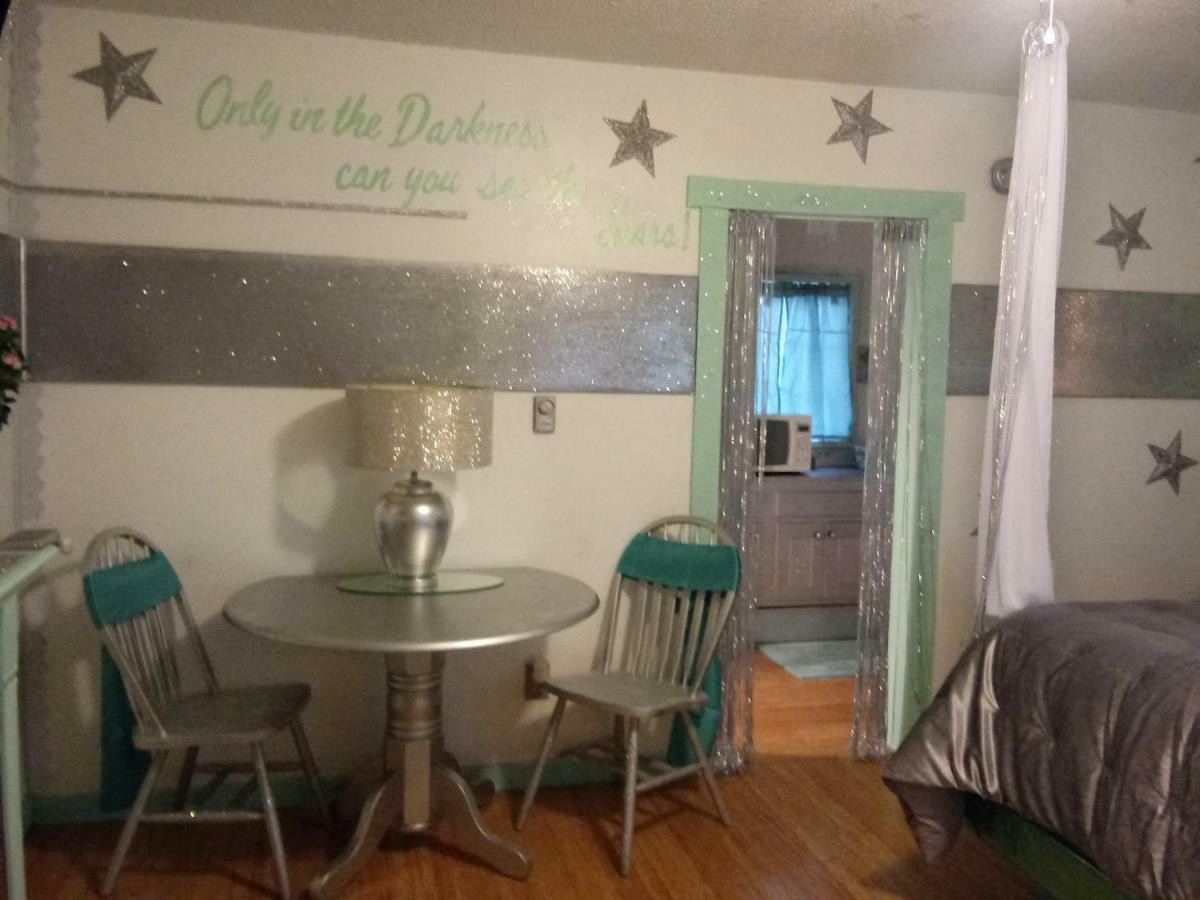 Crescent Moon Motel Bagian luar foto
