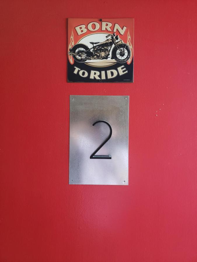 Crescent Moon Motel Bagian luar foto